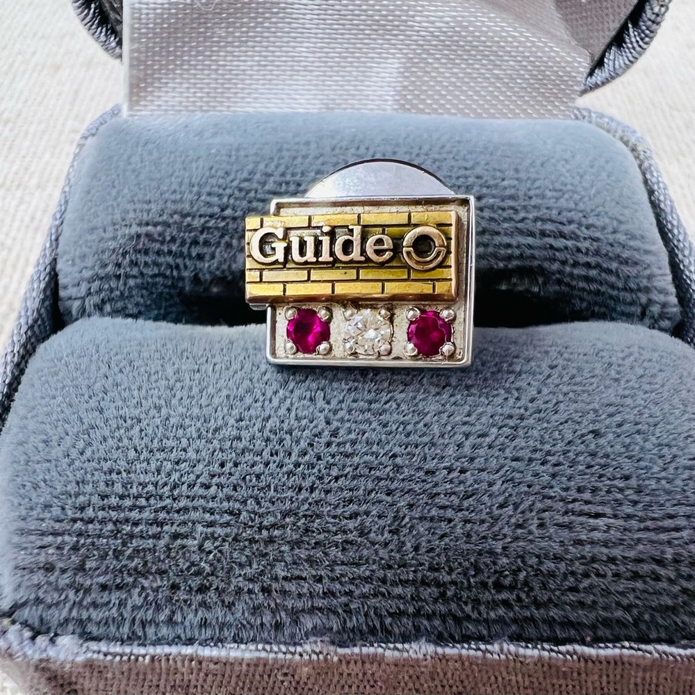 Vintage O.C Tanner 10K White Gold Guide Brick Pattern Diamond & Ruby Tie Tack